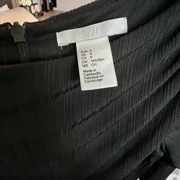 Black H&M bodycon style dress (small) - Picture 4 of 5